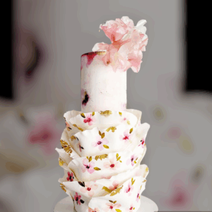 Volantes y acuarela sobre fondant